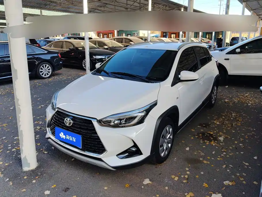 Toyota Yaris L — фото 1