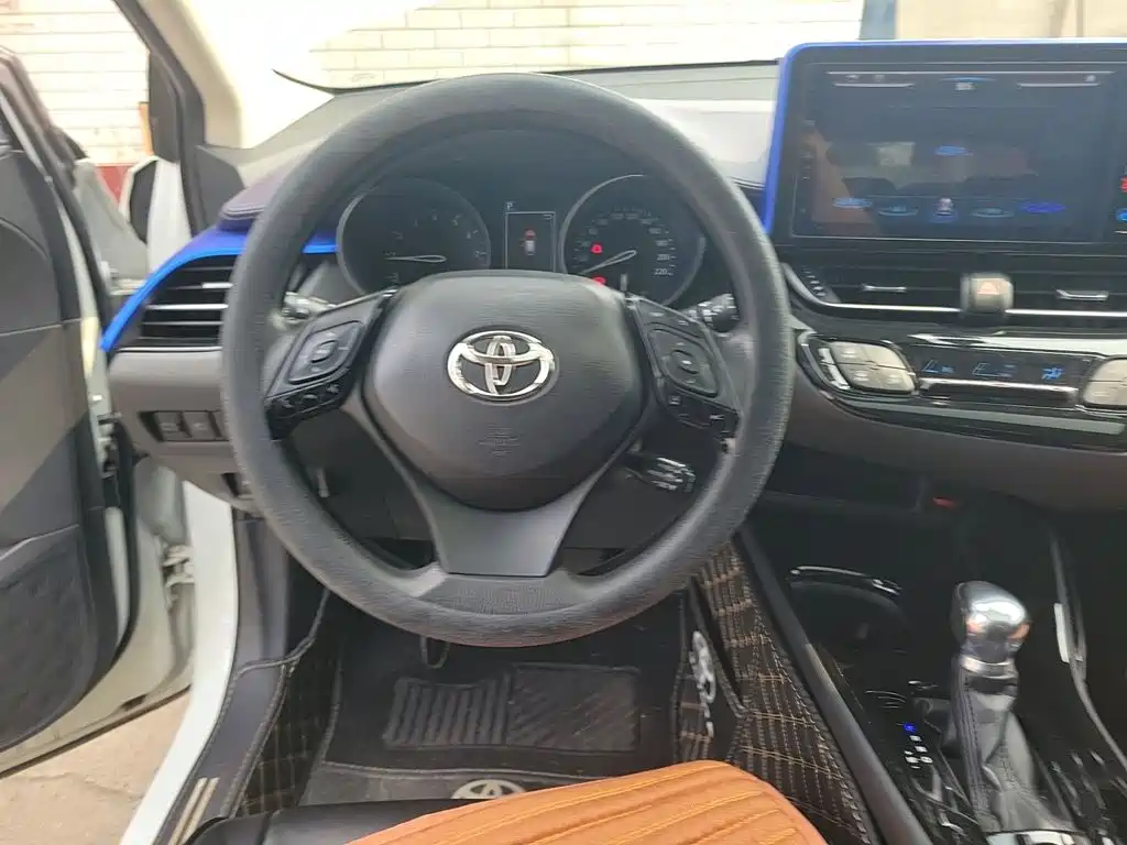 Toyota C-HR — фото 11