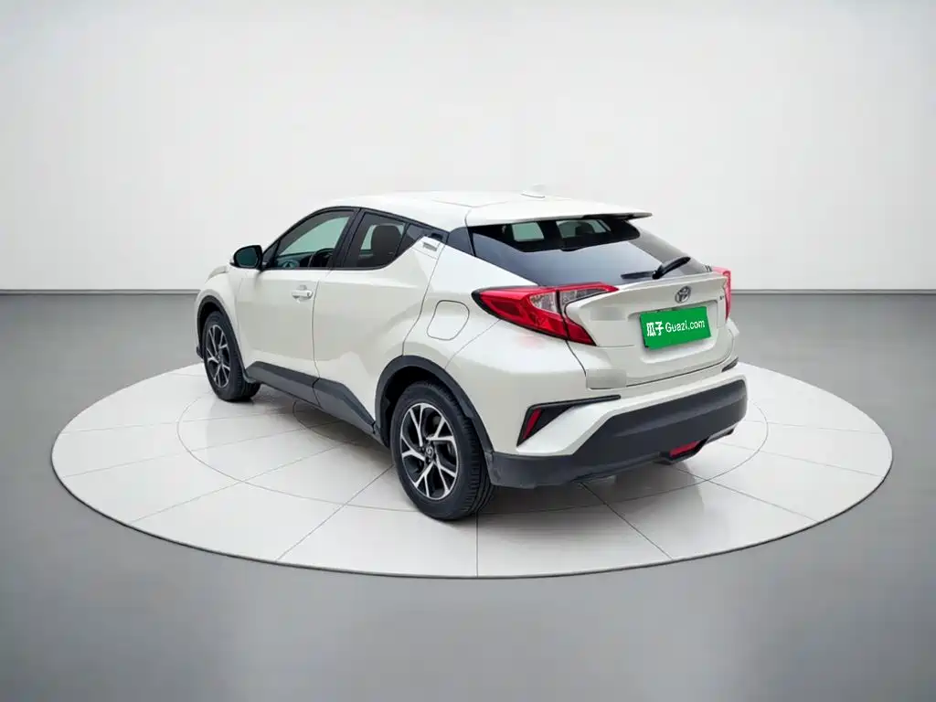Toyota C-HR — фото 4