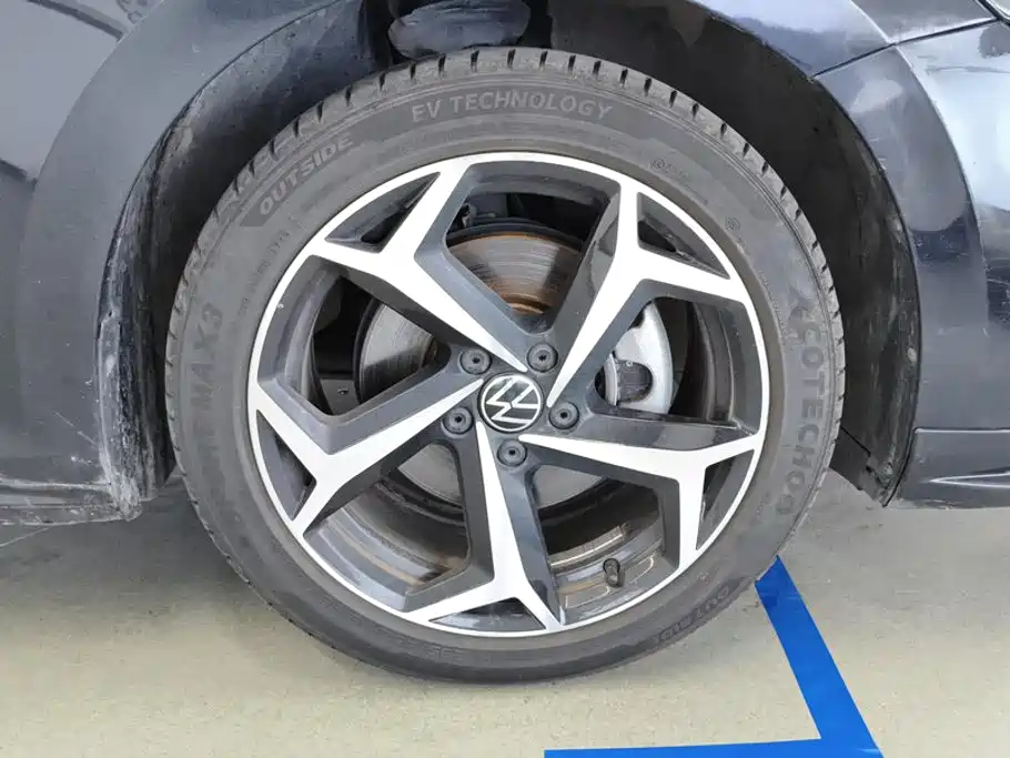 Volkswagen Passat — фото 6