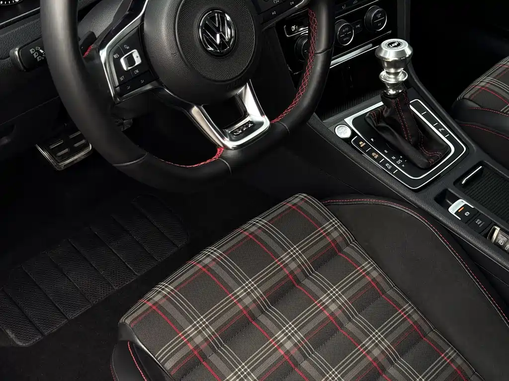 Volkswagen Golf GTI — фото 3