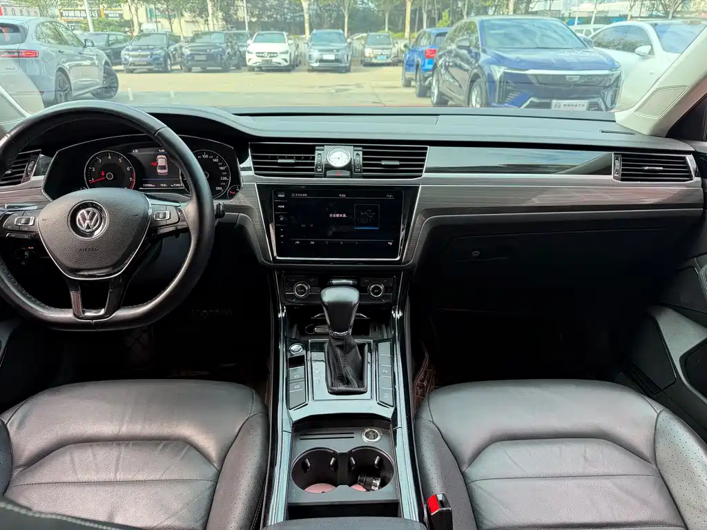 Volkswagen Phideon — фото 9