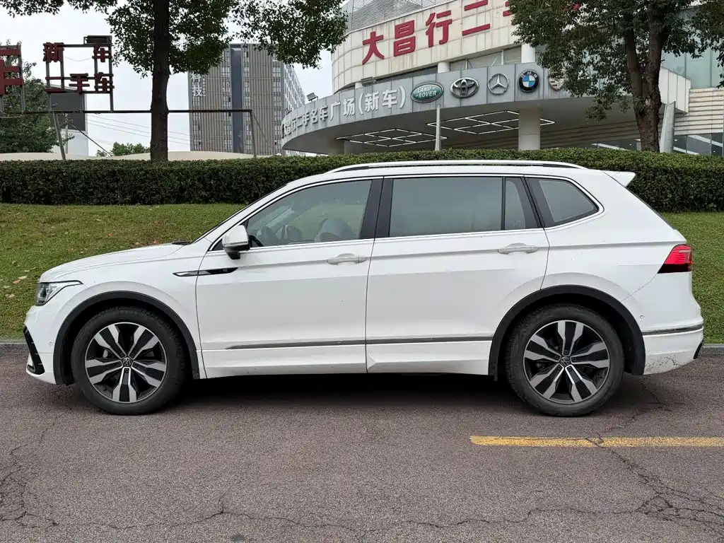 Volkswagen Tiguan L — фото 3