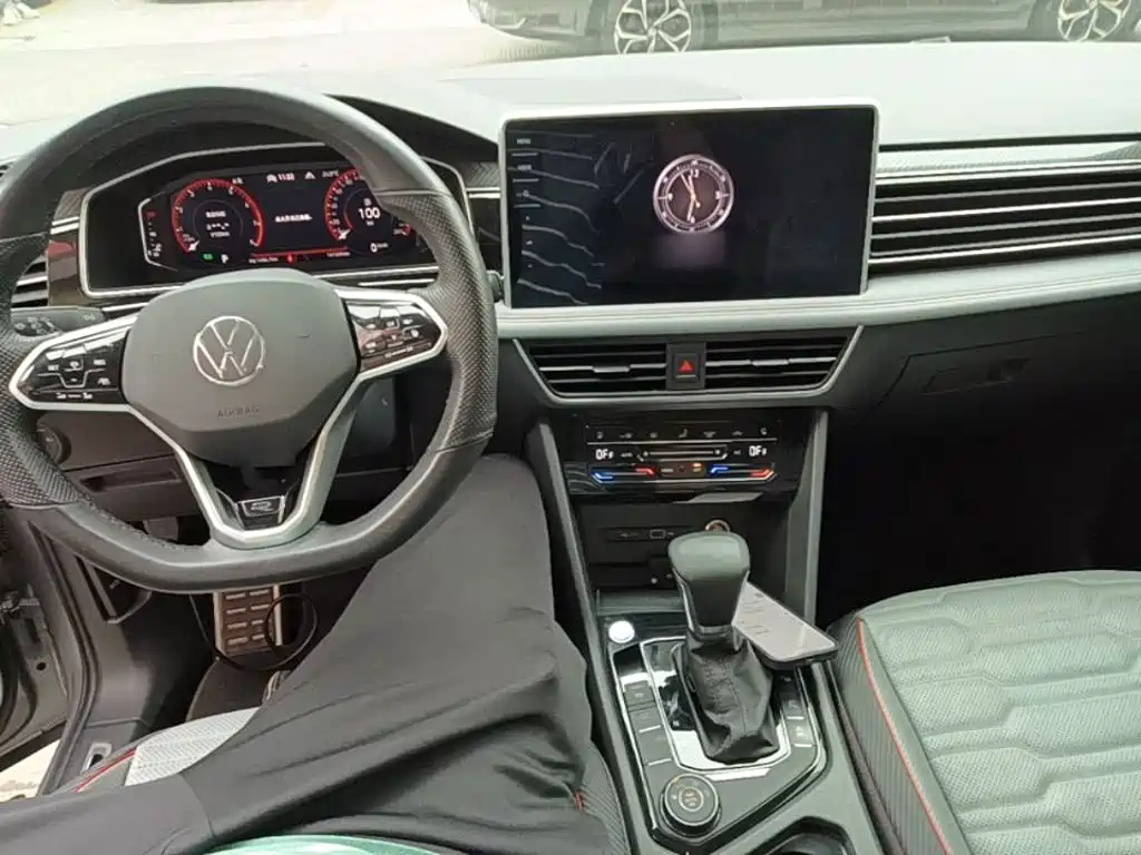Volkswagen Tiguan L — фото 9