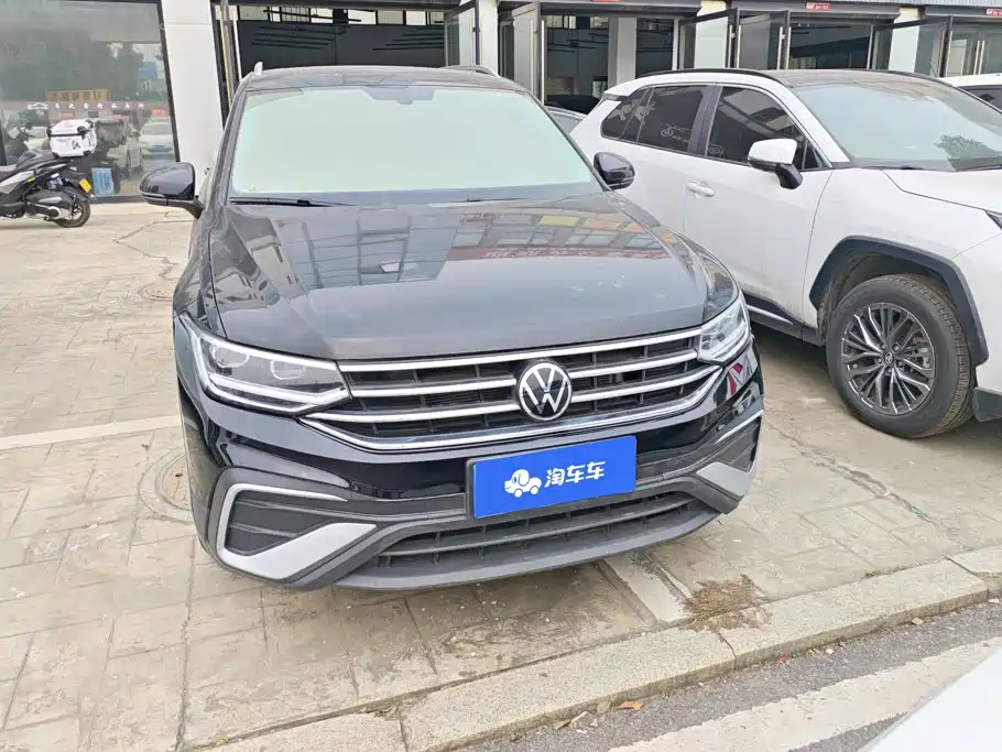 Volkswagen Tiguan L — фото 2