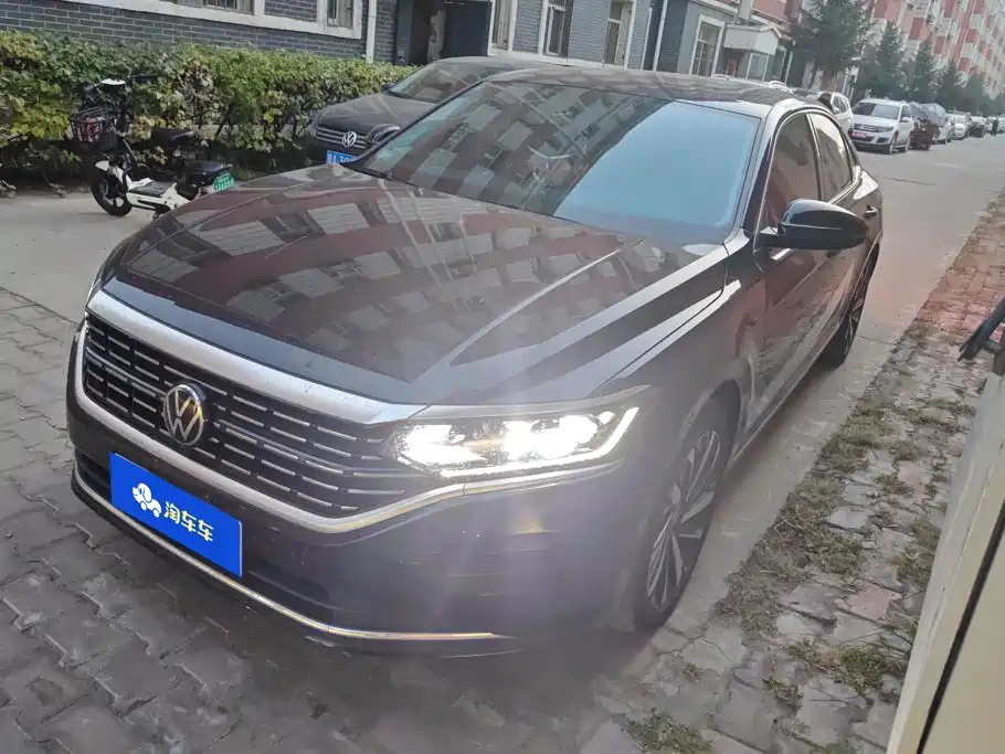 Volkswagen Passat — фото 1