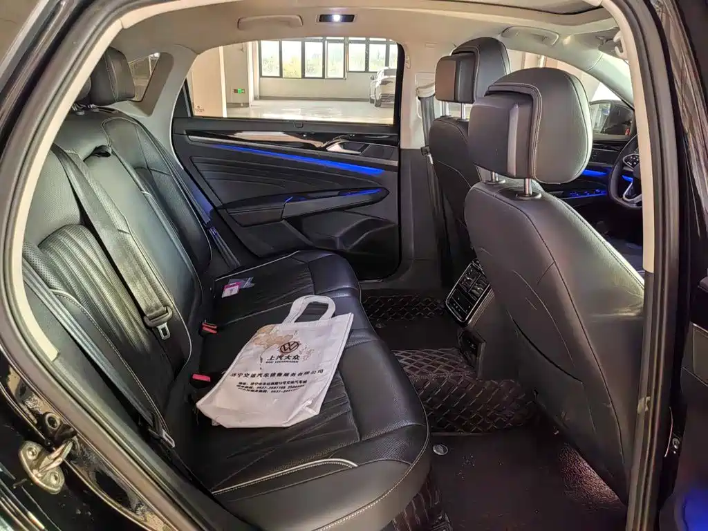 Volkswagen Passat — фото 10