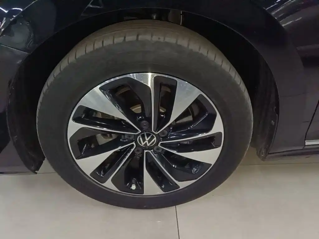 Volkswagen Passat — фото 22