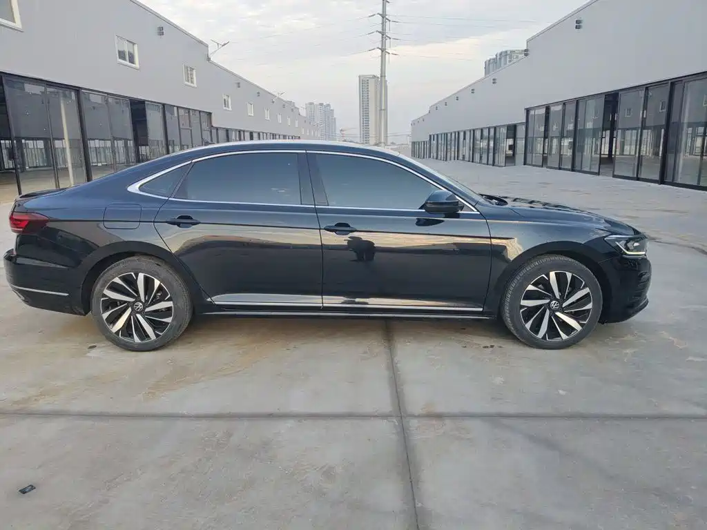 Volkswagen Passat — фото 19