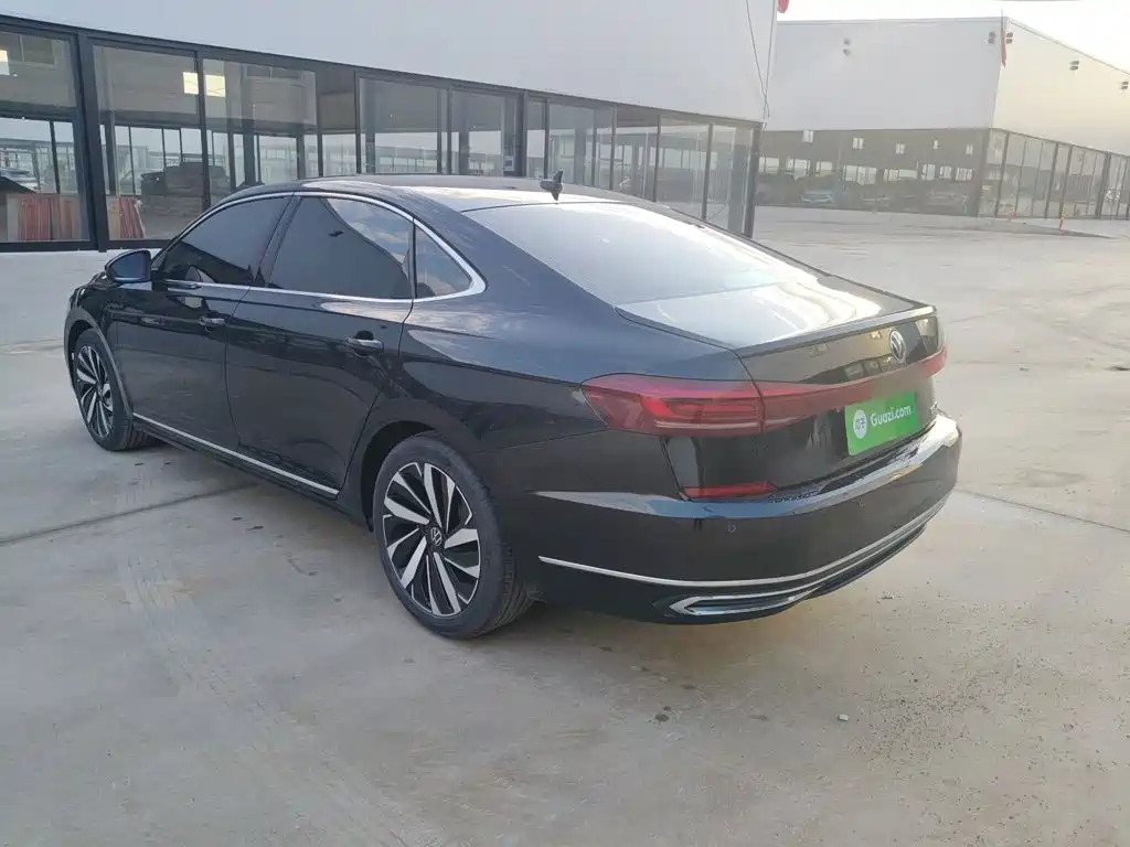 Volkswagen Passat — фото 23