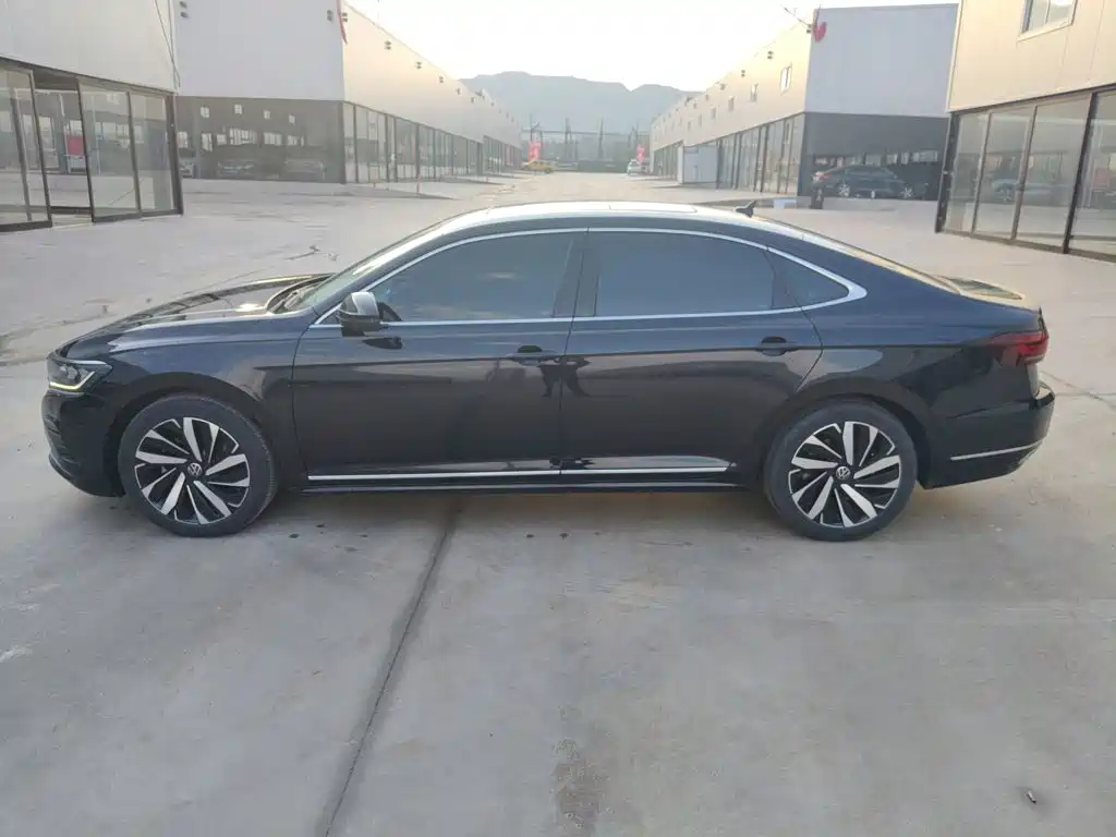 Volkswagen Passat — фото 24