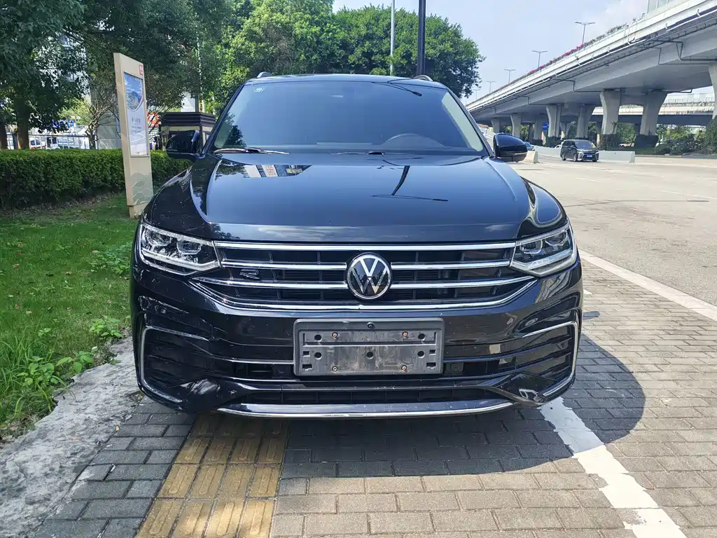 Volkswagen Tiguan L — фото 2