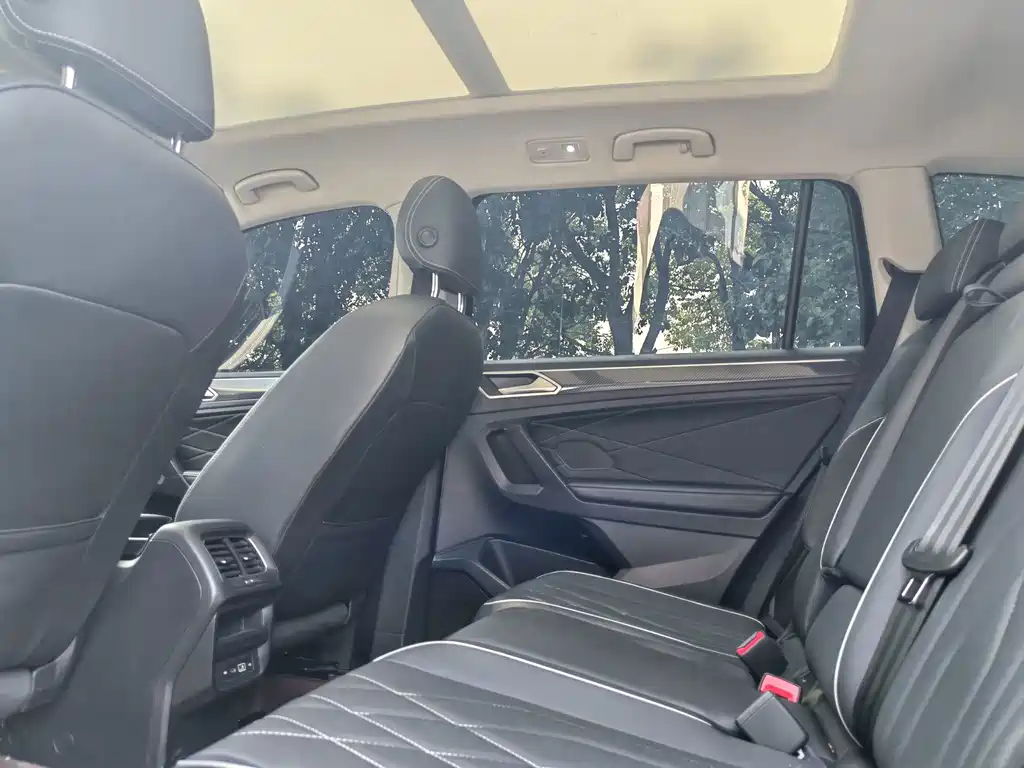 Volkswagen Tiguan L — фото 7