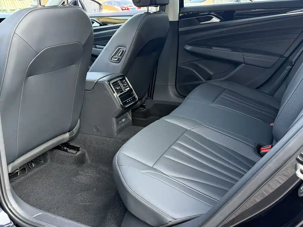 Volkswagen Passat — фото 6