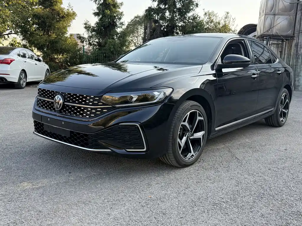 Volkswagen Passat — фото 1