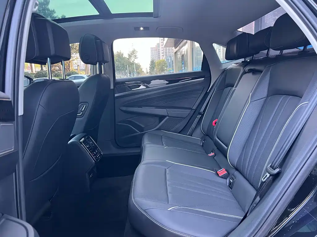 Volkswagen Passat — фото 11
