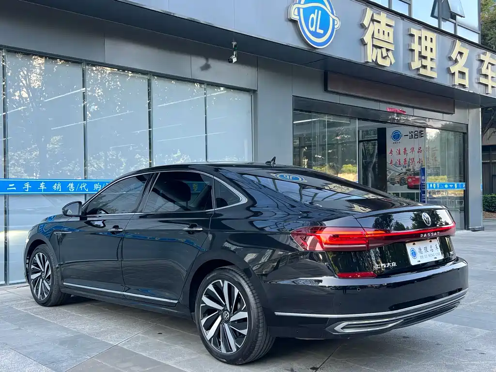 Volkswagen Passat — фото 16