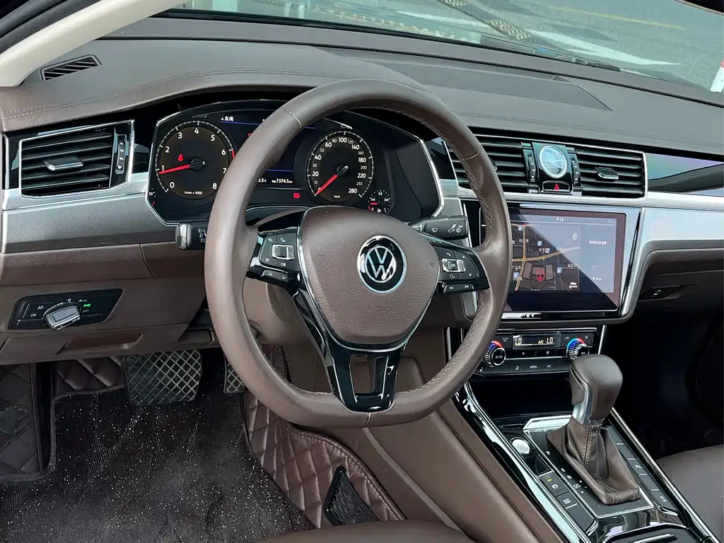 Volkswagen Phideon — фото 11