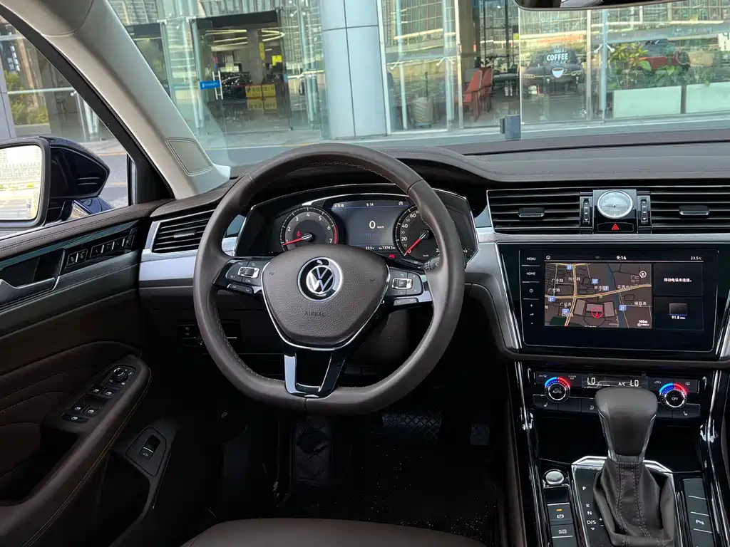 Volkswagen Phideon — фото 15