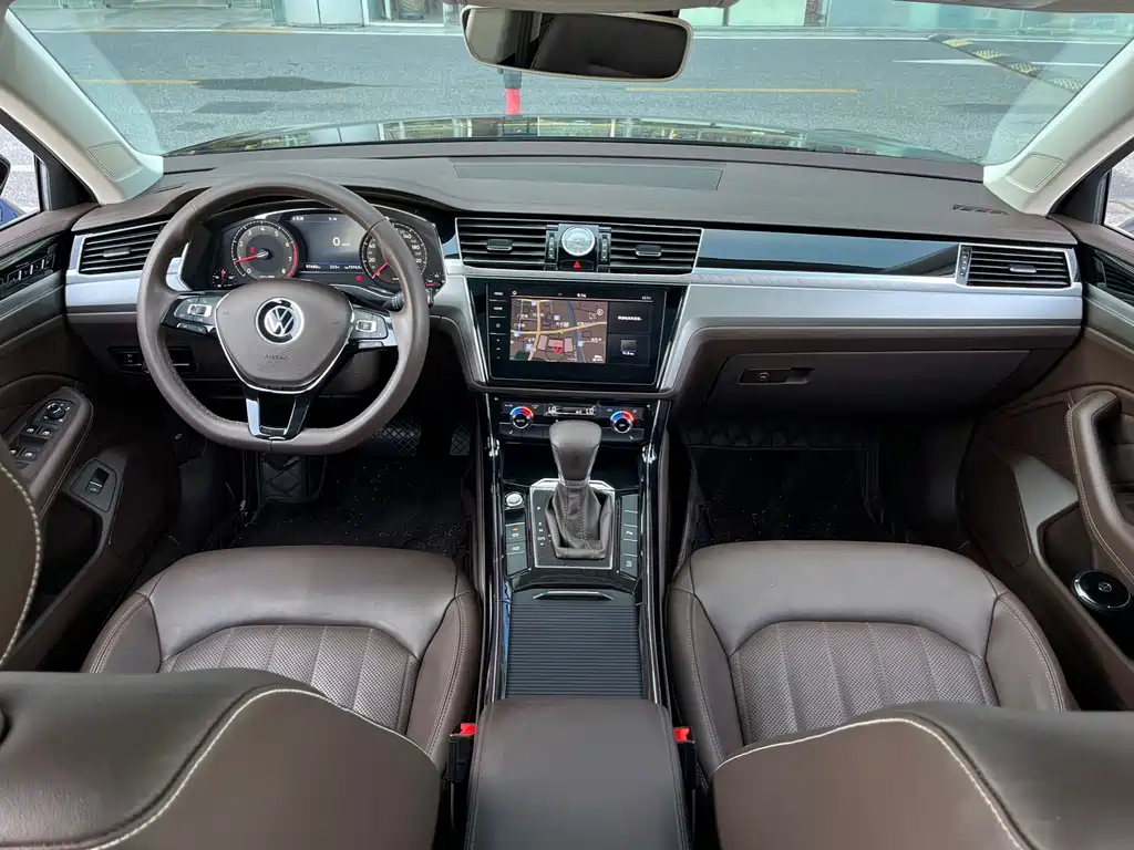 Volkswagen Phideon — фото 16