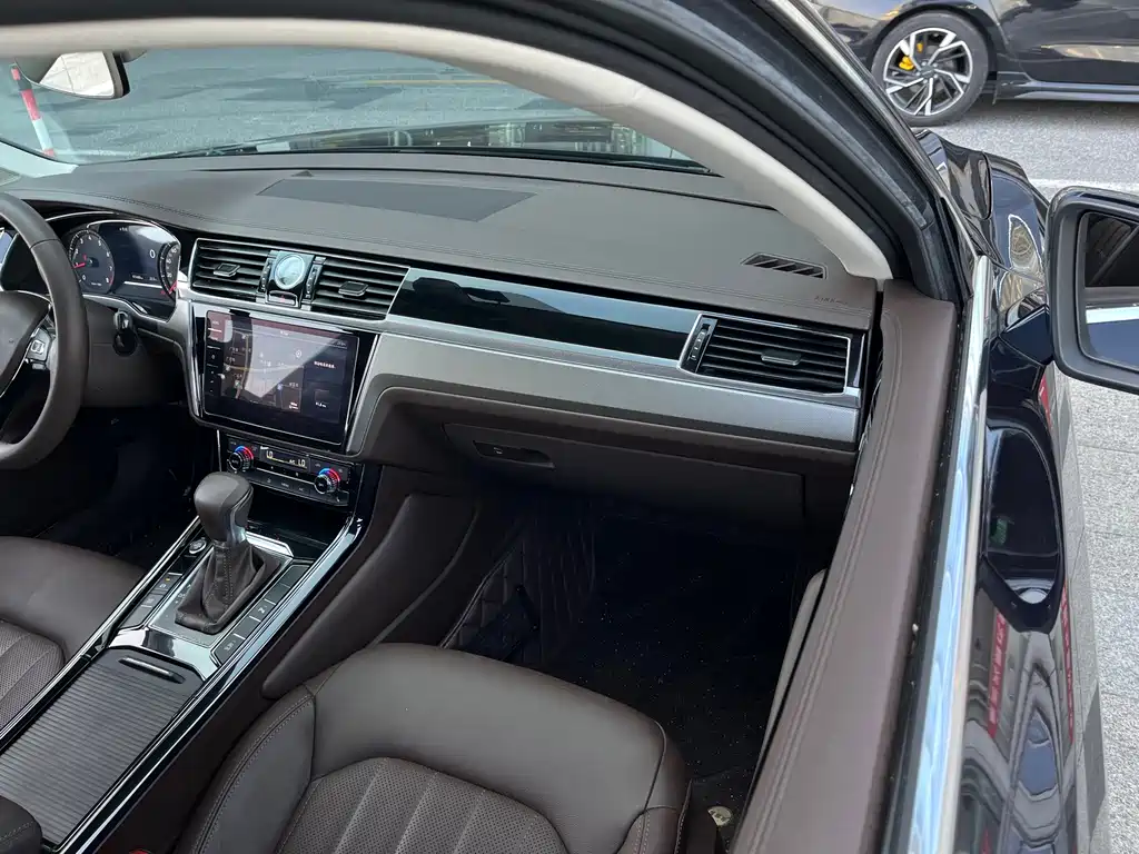 Volkswagen Phideon — фото 17