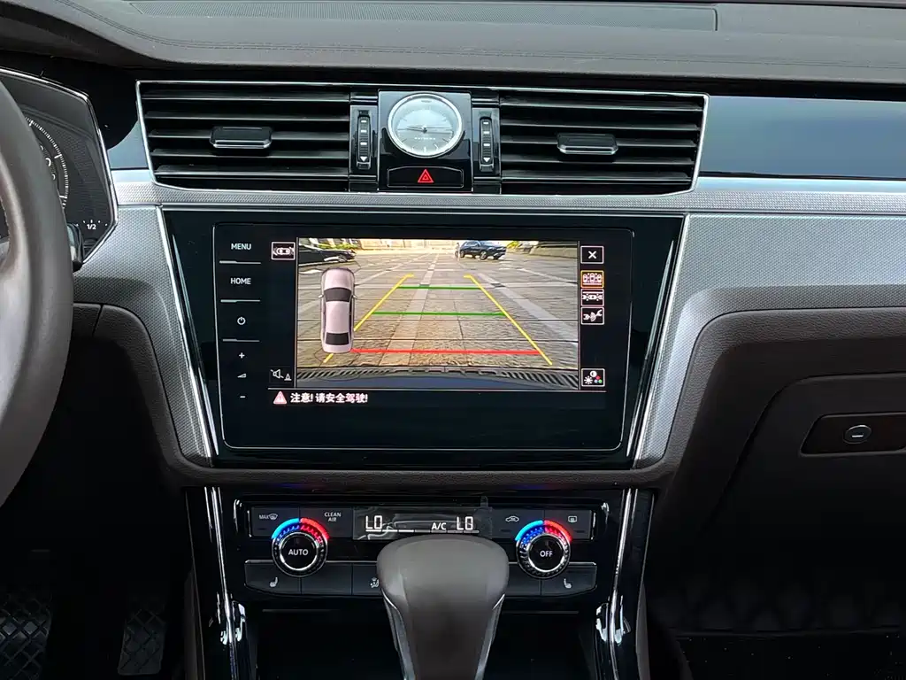 Volkswagen Phideon — фото 19