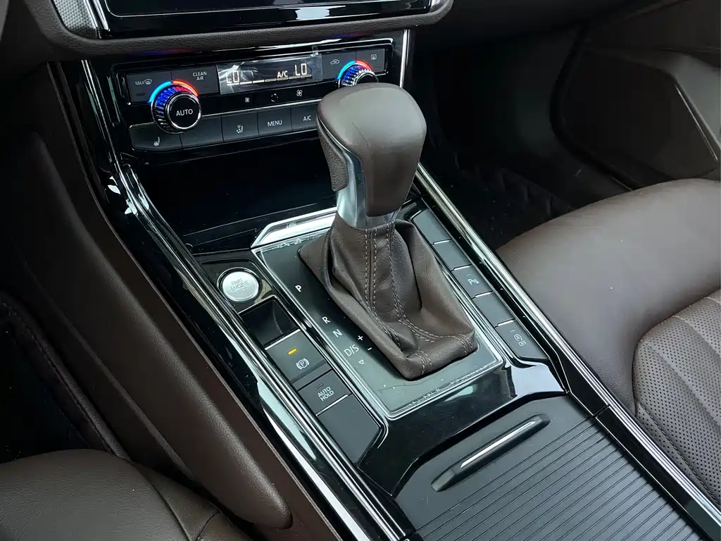 Volkswagen Phideon — фото 10