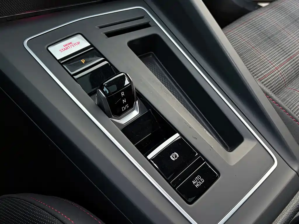 Volkswagen Golf GTI — фото 13