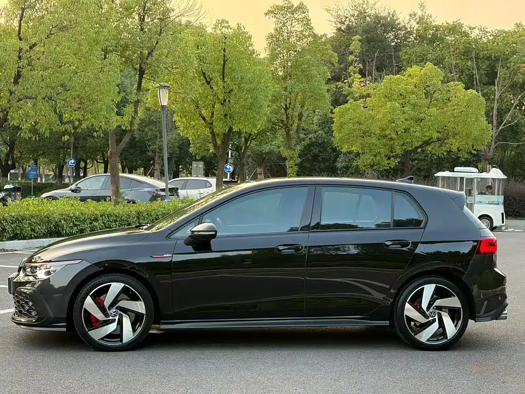 Volkswagen Golf GTI — фото 5