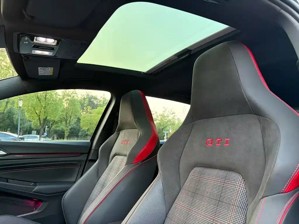Volkswagen Golf GTI — фото 8
