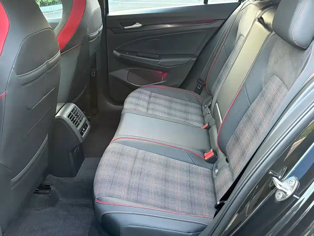 Volkswagen Golf GTI — фото 9