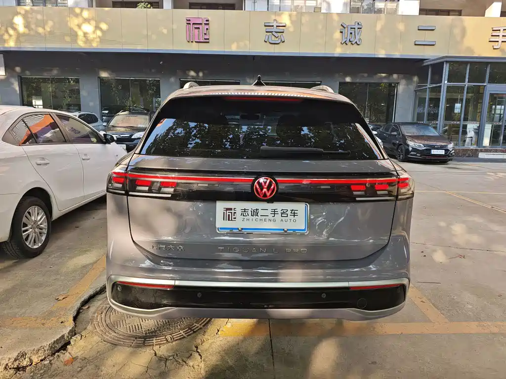 Volkswagen Tiguan L — фото 4