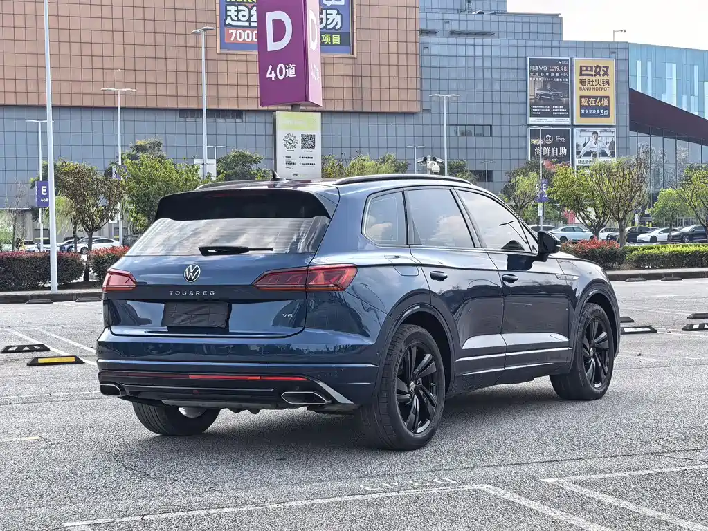 Volkswagen Touareg — фото 7
