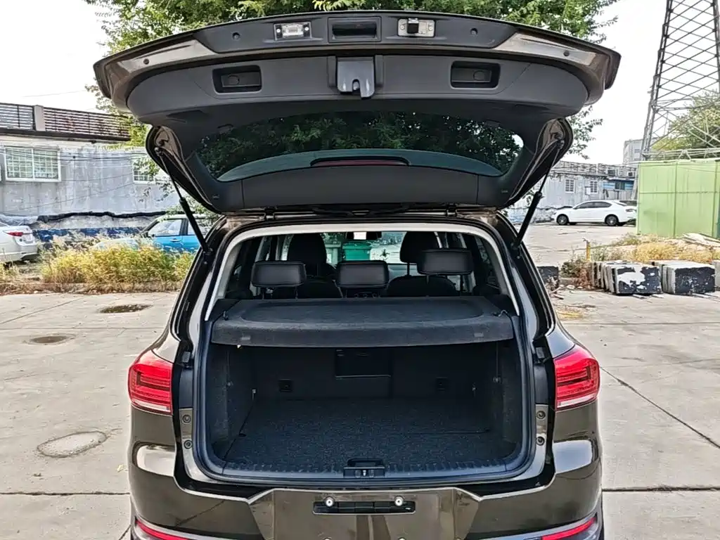 Volkswagen Tiguan — фото 18