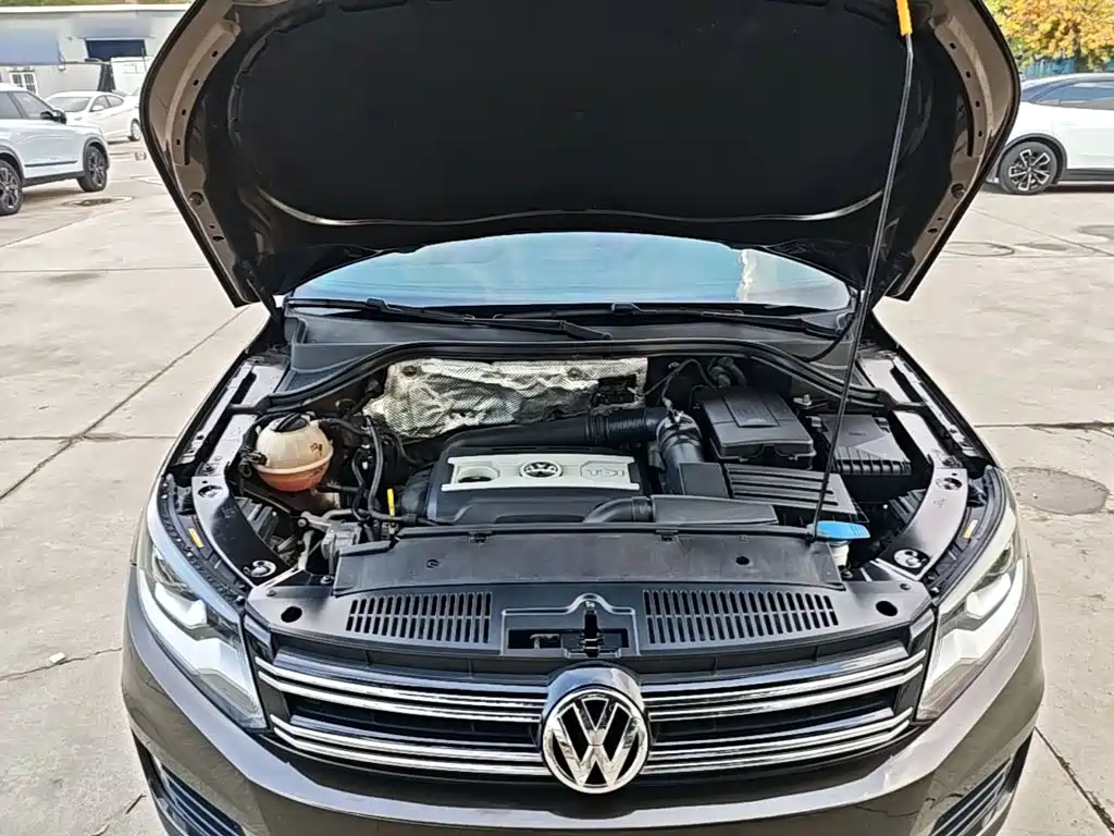 Volkswagen Tiguan — фото 19