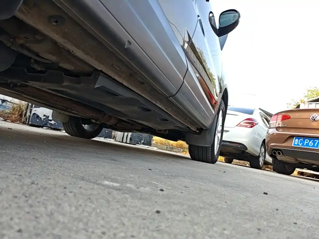 Volkswagen Tiguan — фото 20