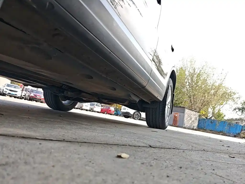 Volkswagen Tiguan — фото 21