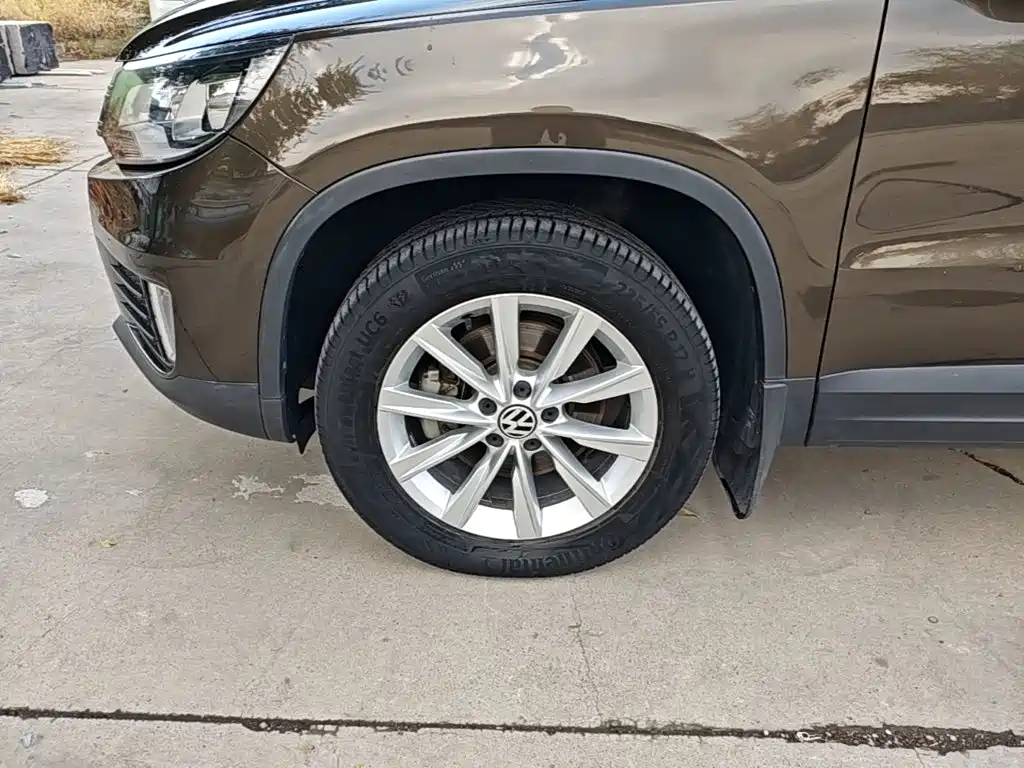 Volkswagen Tiguan — фото 22