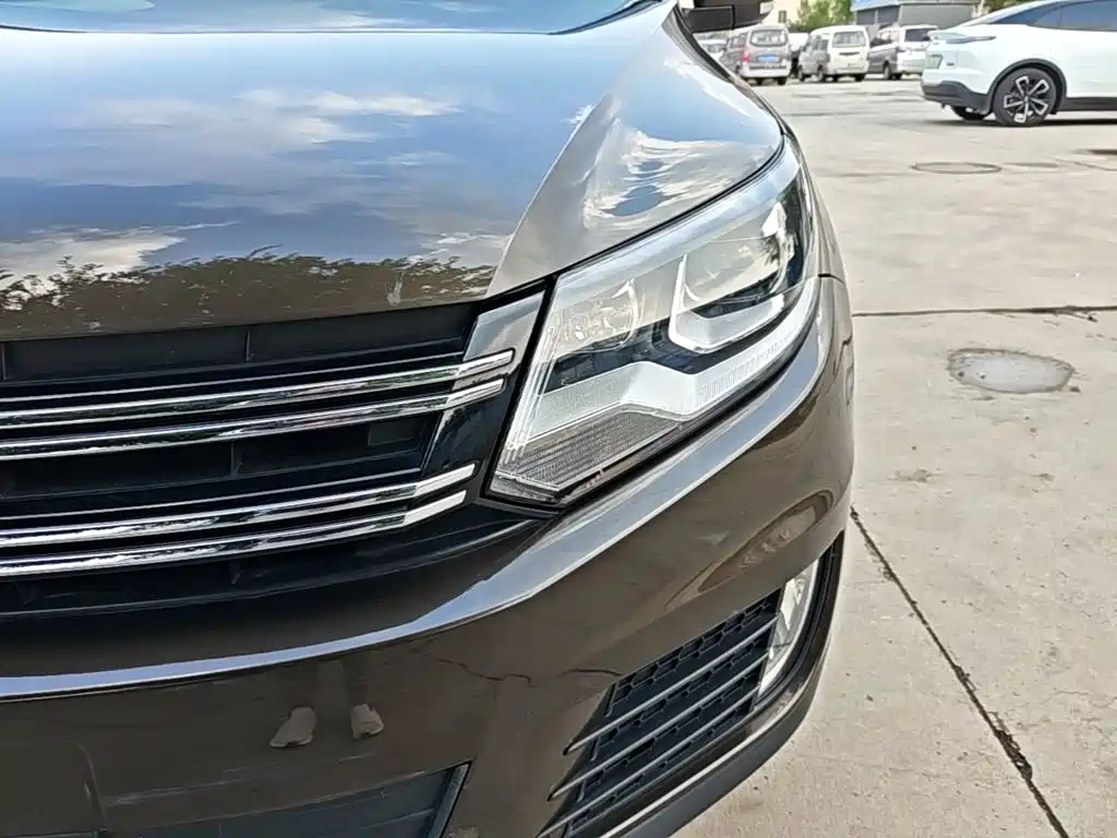 Volkswagen Tiguan — фото 23
