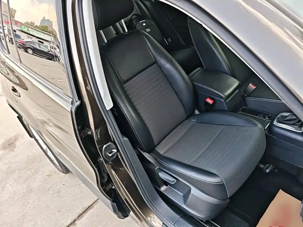 Volkswagen Tiguan — фото 24