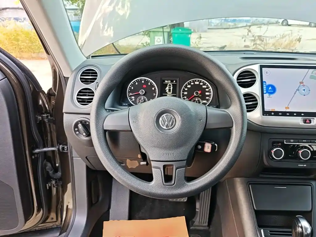 Volkswagen Tiguan — фото 10