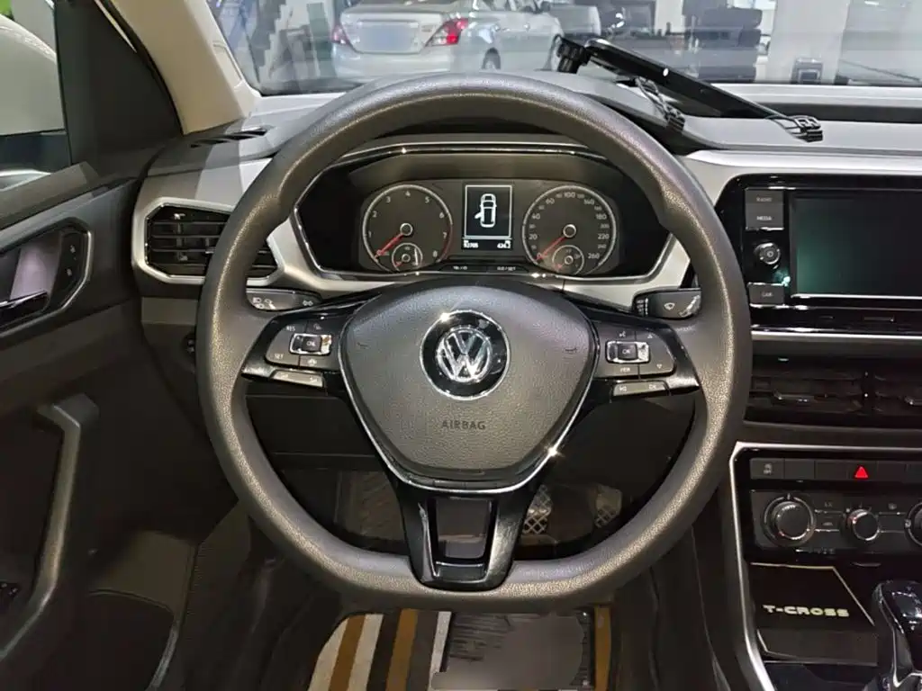 Volkswagen T-Cross — фото 10