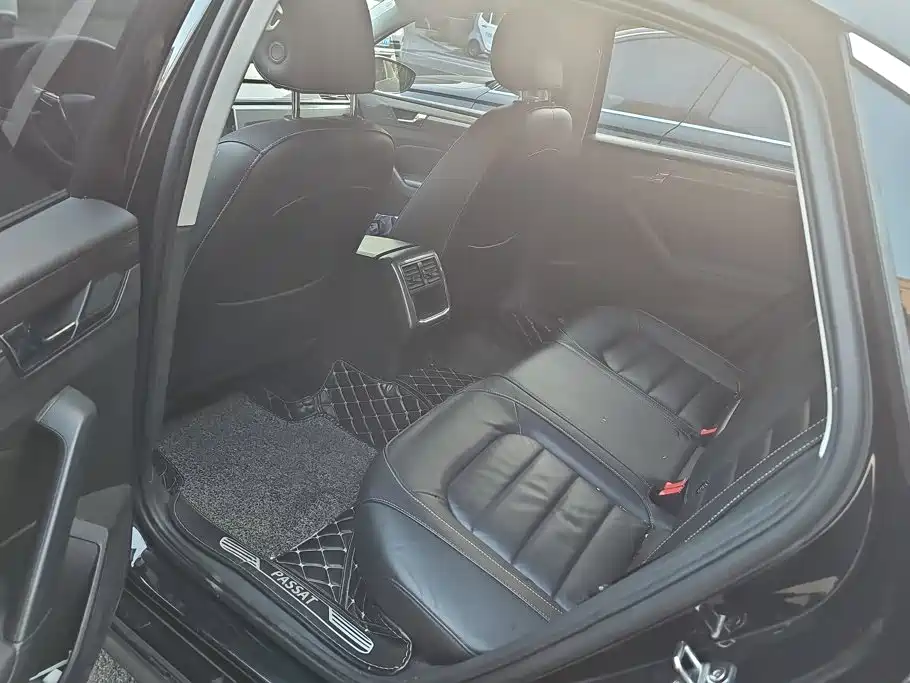 Volkswagen Passat — фото 11
