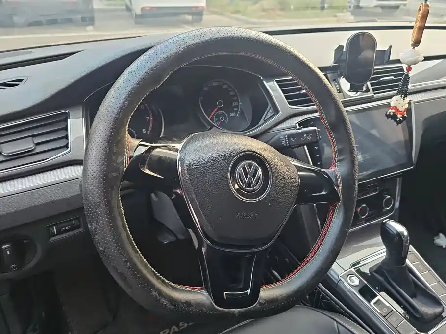 Volkswagen Passat — фото 15