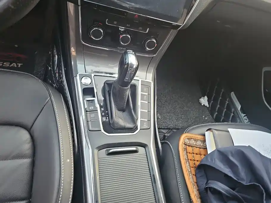 Volkswagen Passat — фото 16