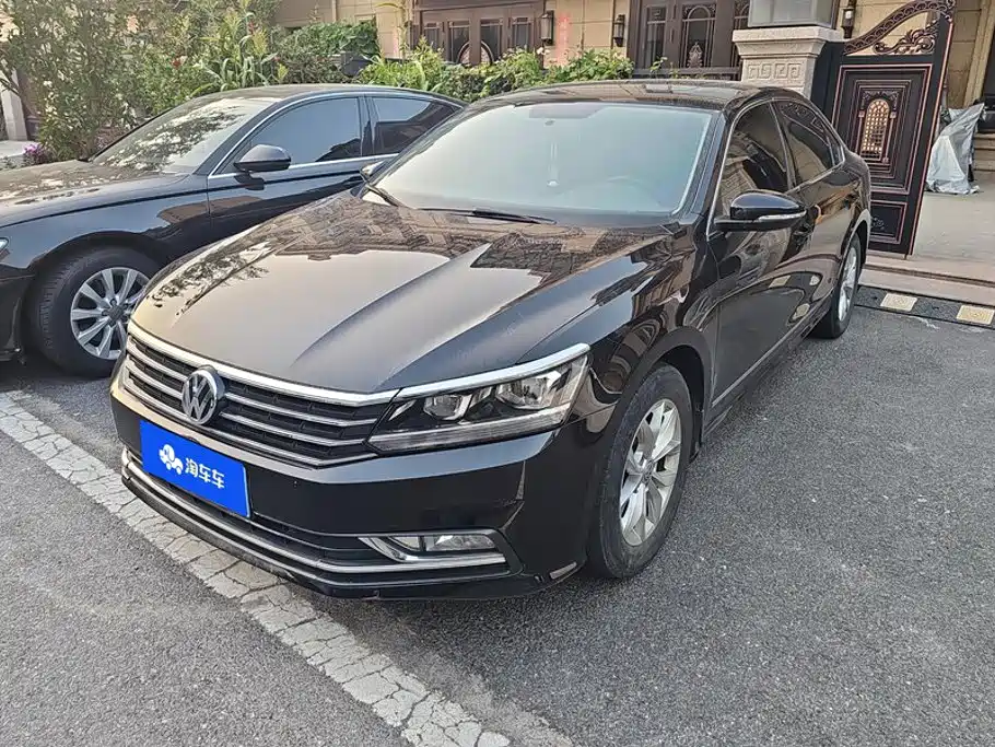 Volkswagen Passat — фото 1