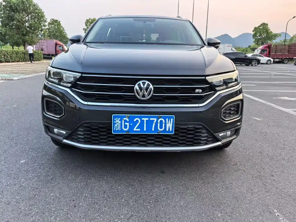 Volkswagen T-Roc — фото 2