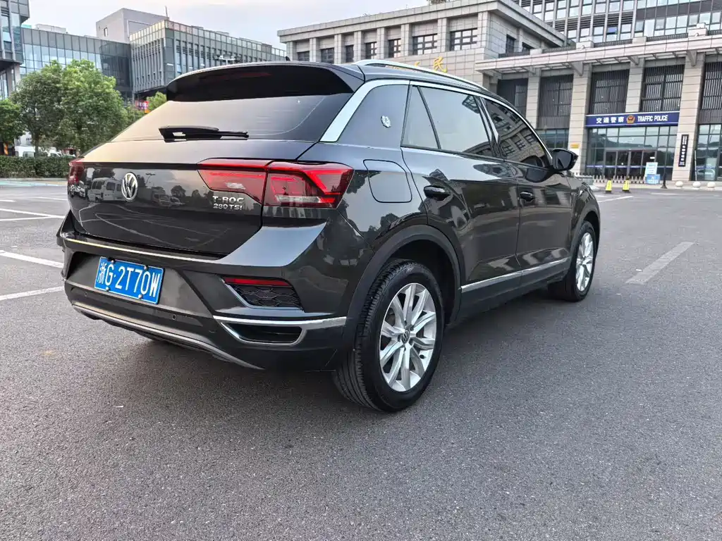 Volkswagen T-Roc — фото 7