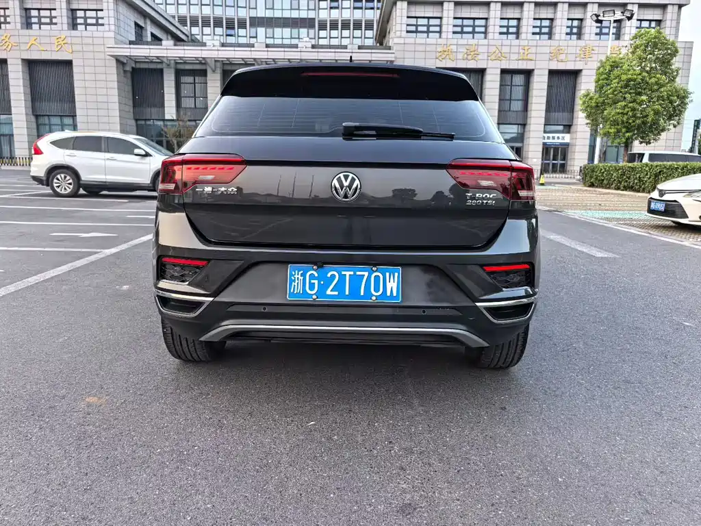 Volkswagen T-Roc — фото 8