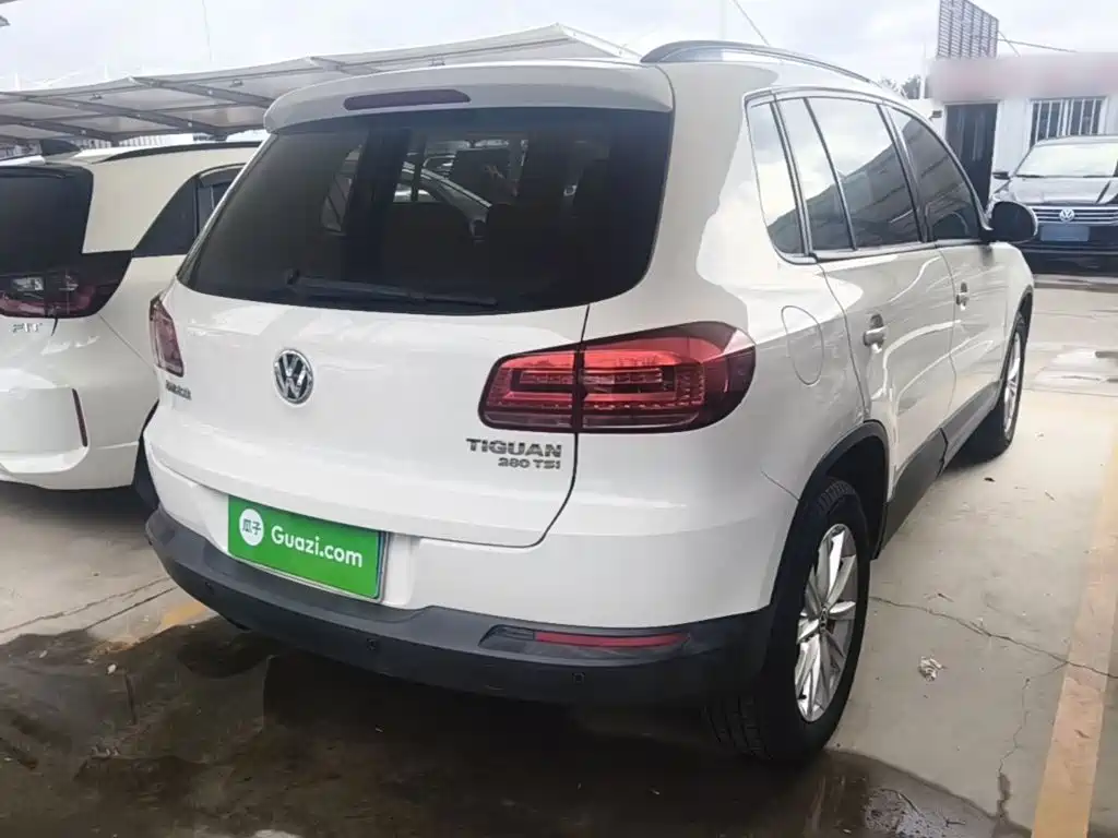 Volkswagen Tiguan — фото 6